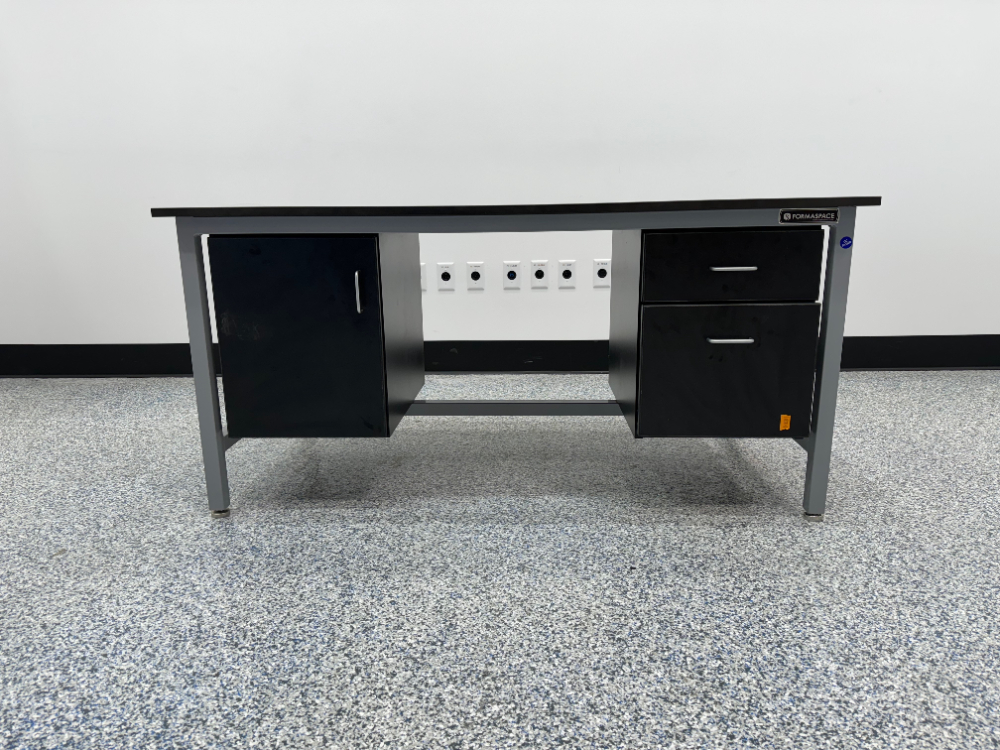 Image of 5' FORMASPACE Black Lab Table w/ Storage